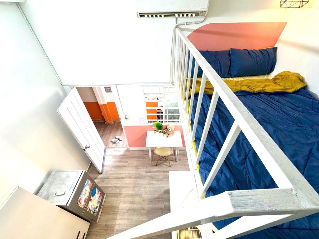 Room with a guard - full interior - near hvk