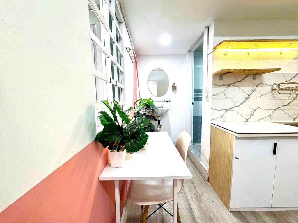 Room with a guard - full interior - near hvk