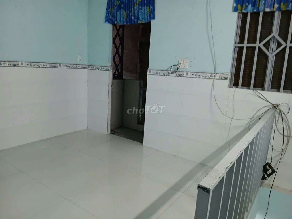 Rent a floor of Long Trường-- just 2.5 million a month.