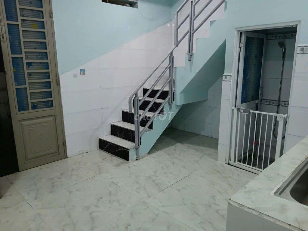 Rent a floor of Long Trường-- just 2.5 million a month.
