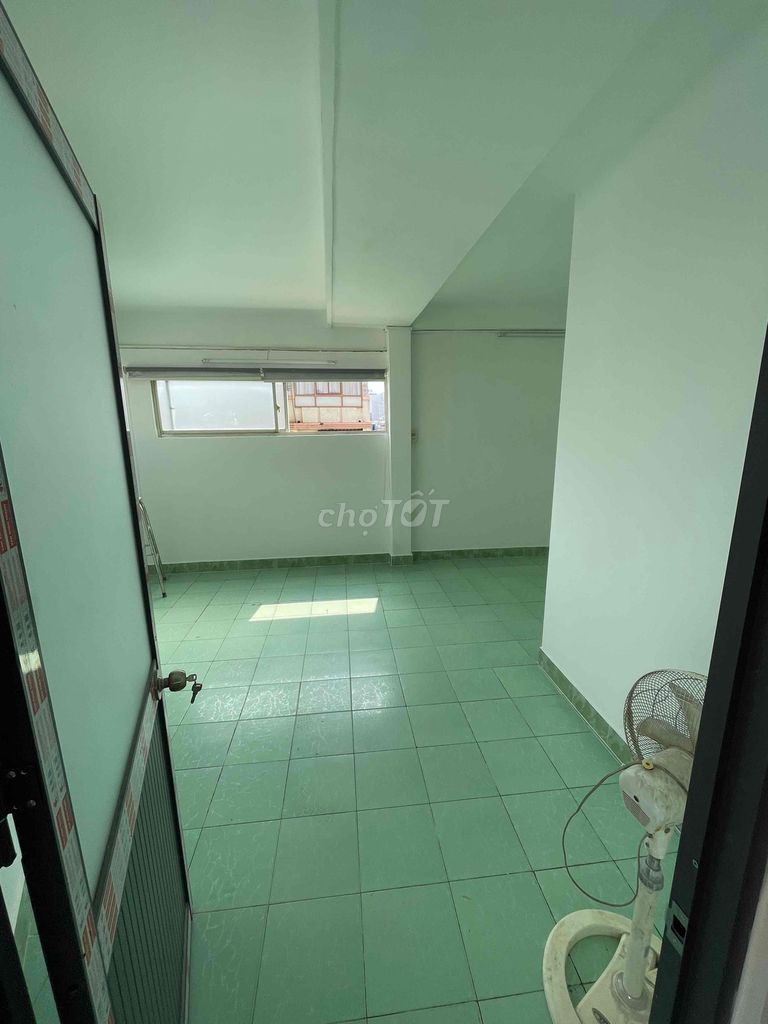 District 10 for a cool motel, Cao Thắng.