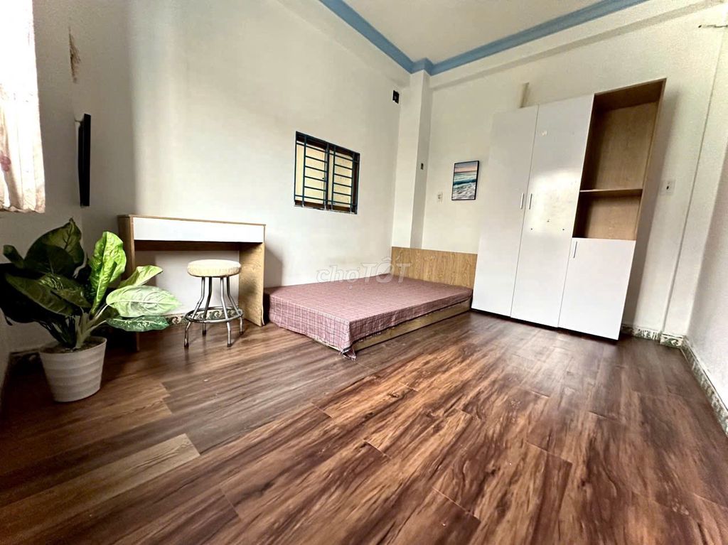 Rent the entire 60m2 floor with two balcony bedrooms. Seven million.