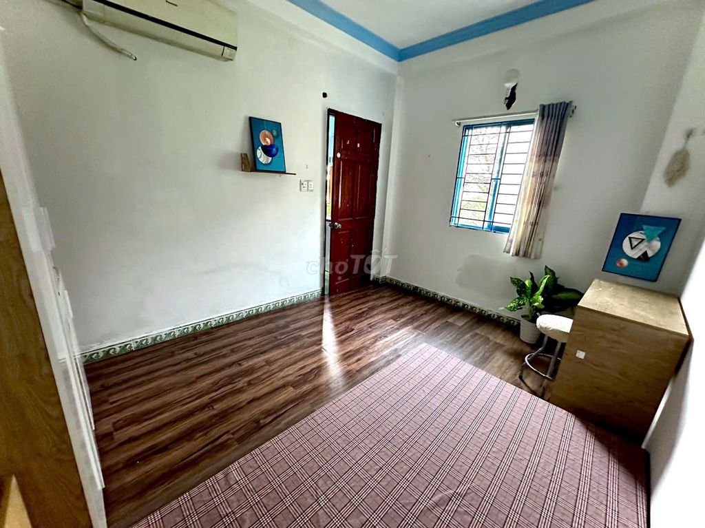 Rent the entire 60m2 floor with two balcony bedrooms. Seven million.