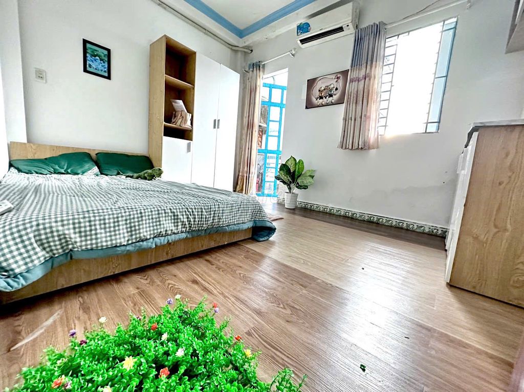 Rent the entire 60m2 floor with two balcony bedrooms. Seven million.