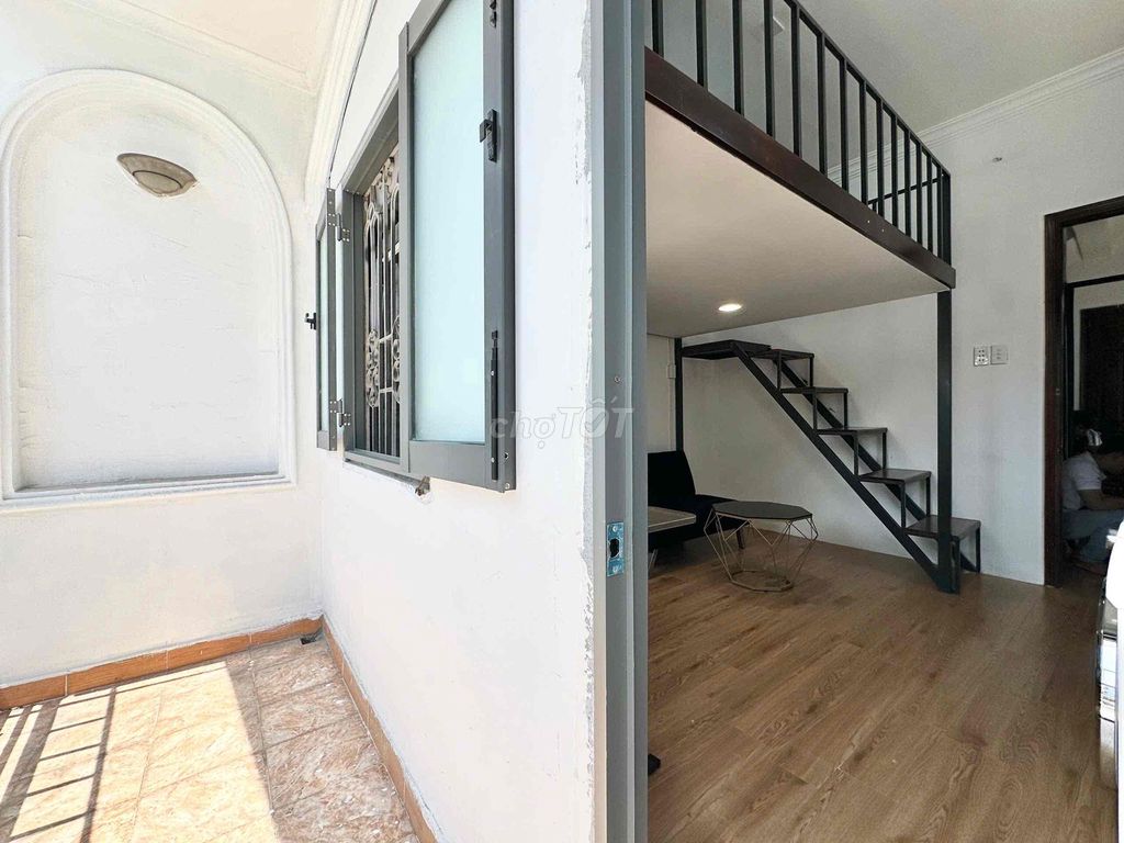 The balconies are located in the center of Bình Thạnh,uth,hutech,