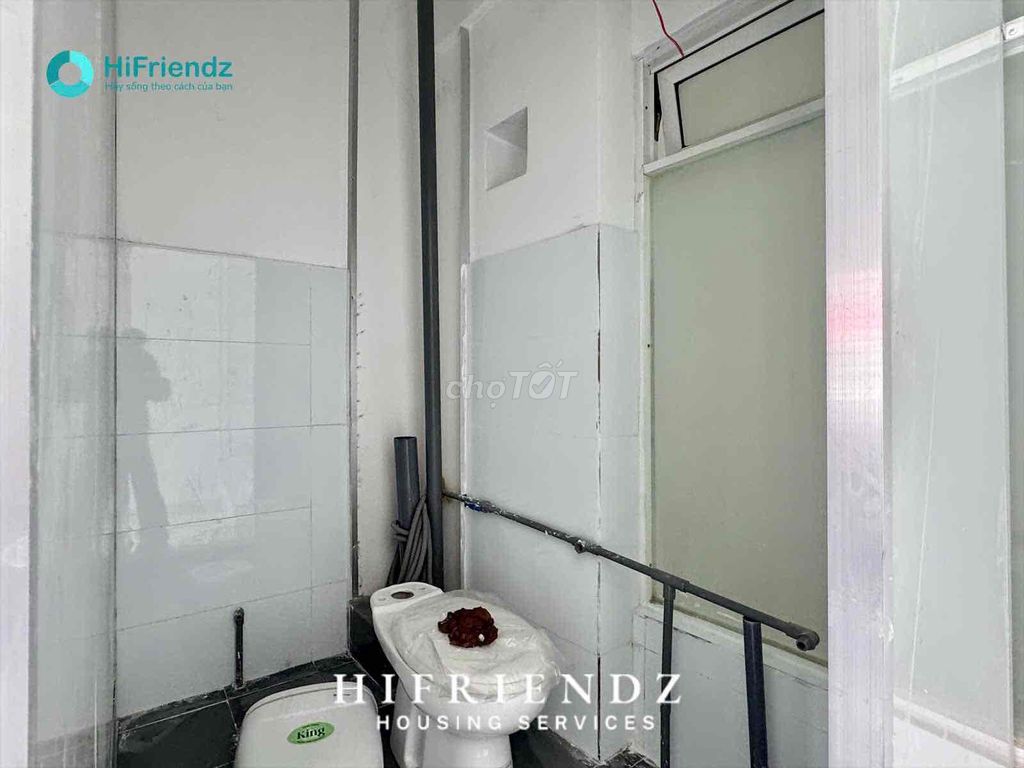 Rent a super-salt-sylling apartment at the main bridge.