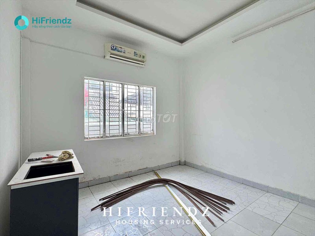 Rent a super-salt-sylling apartment at the main bridge.