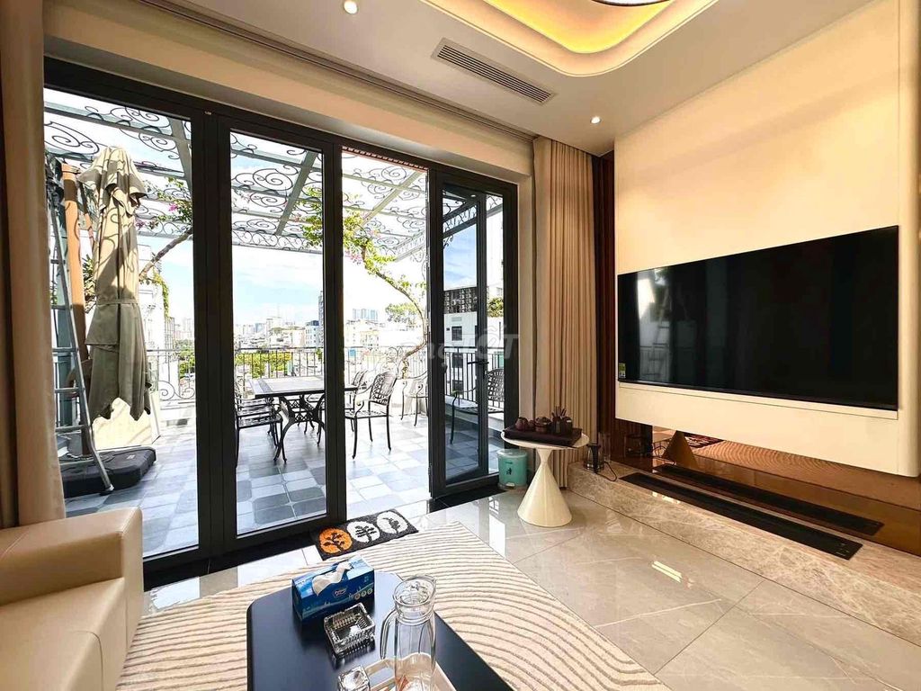 The Penthouse House is 70 meters wide, just Lý Thường Kiệt - Squarly - North Sea