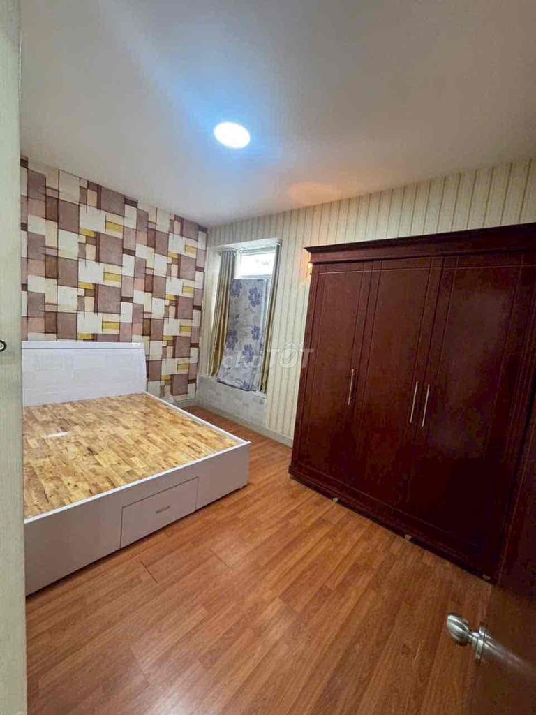 Rent a ten-story apartment - Âu Dương Lân-7-3 District 8 - 116 M2