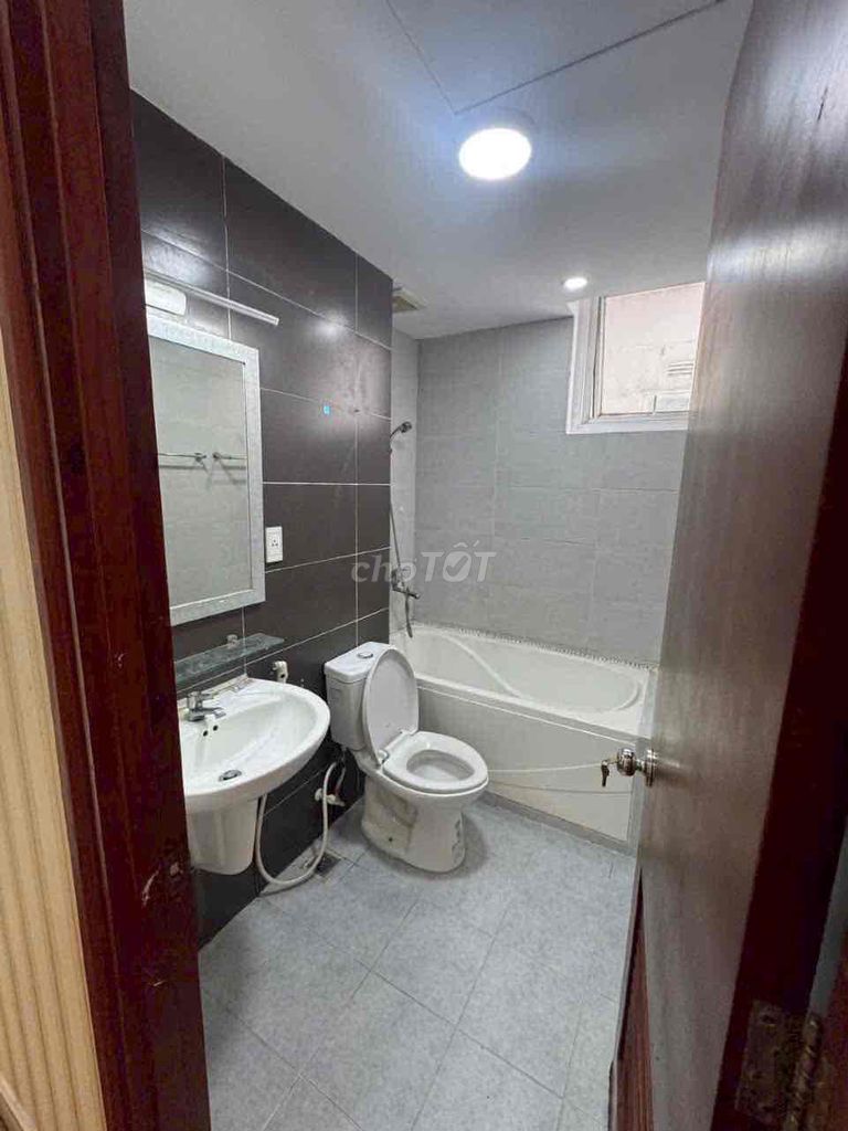 Rent a ten-story apartment - Âu Dương Lân-7-3 District 8 - 116 M2