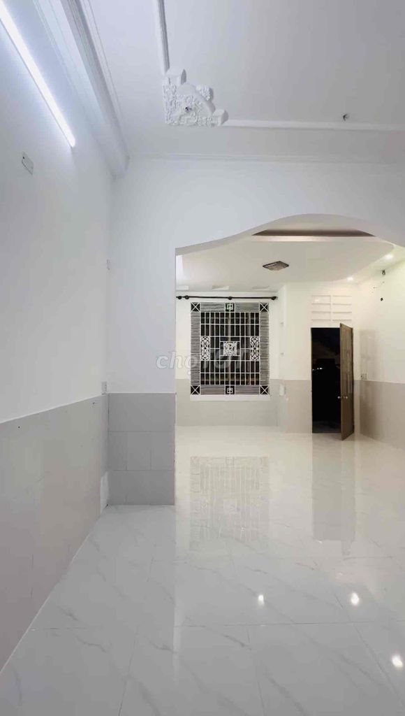 It's the owner who rents room 42 M2, air conditioning, balcony 32/67.
