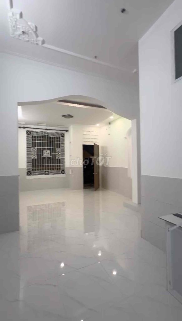 It's the owner who rents room 42 M2, air conditioning, balcony 32/67.