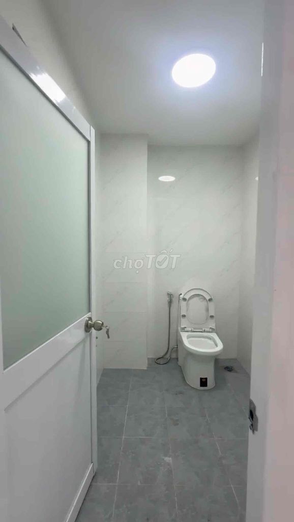 It's the owner who rents room 42 M2, air conditioning, balcony 32/67.
