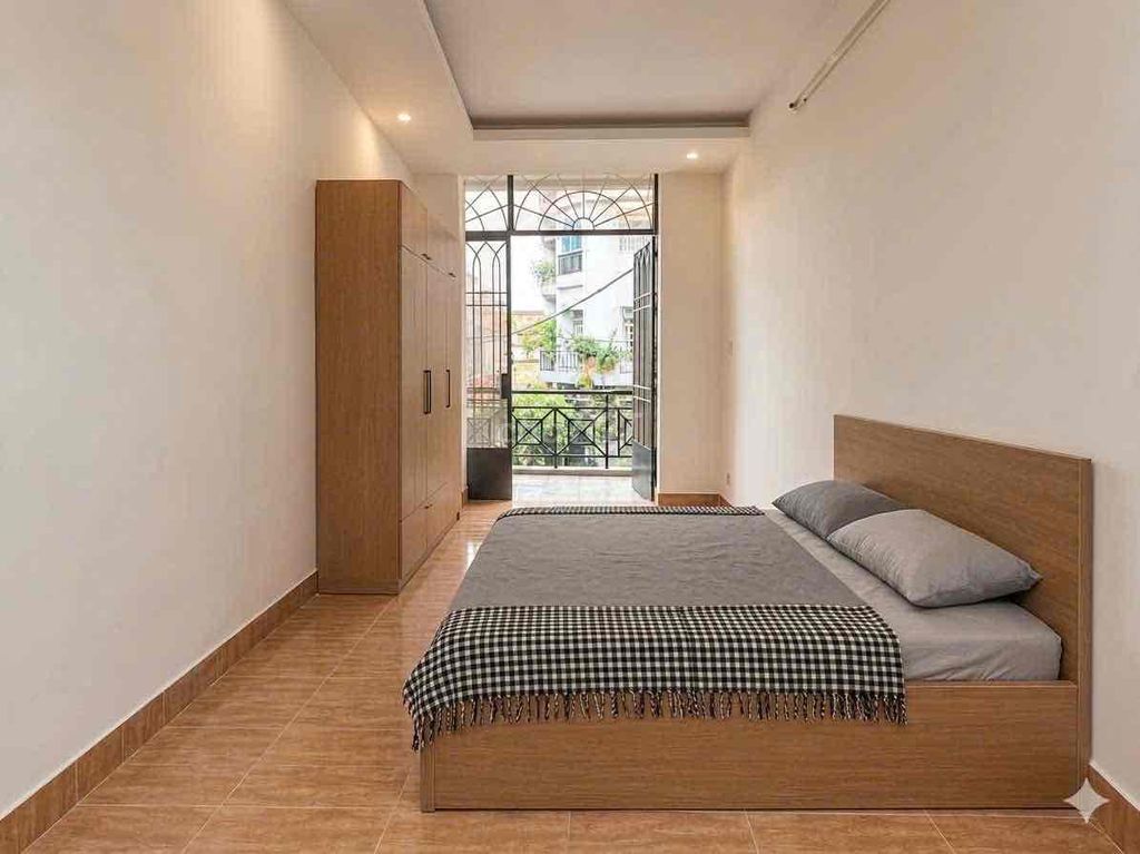 It's the owner who rented the new full house - Lê Đại Hành, District 11