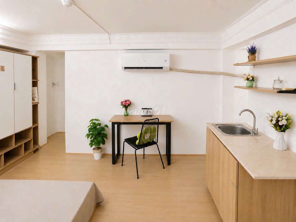 Studio full sky window interiors the district way sgu 5 minutes on foot