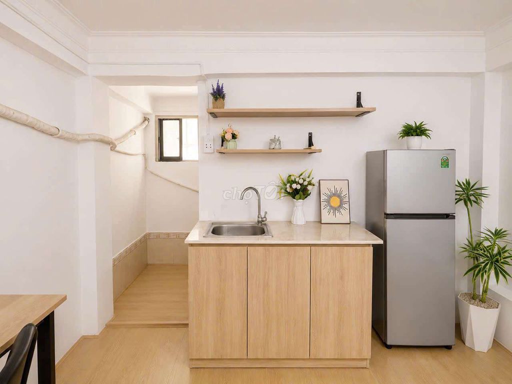 Studio full sky window interiors the district way sgu 5 minutes on foot