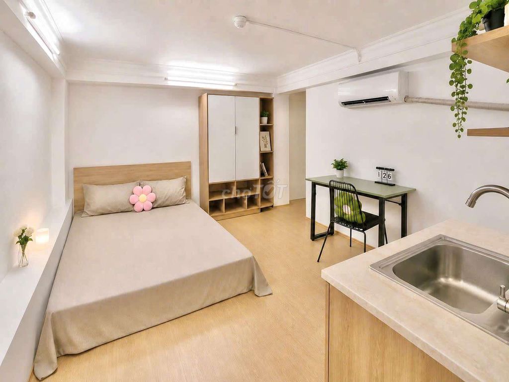 Studio full sky window interiors the district way sgu 5 minutes on foot