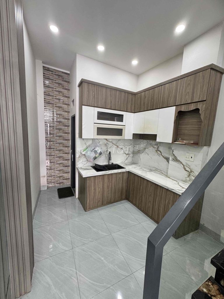 Fresh roads east of the circus - 3 x 11 M - 2 floors - 3 bedroom - 3 3 toilets