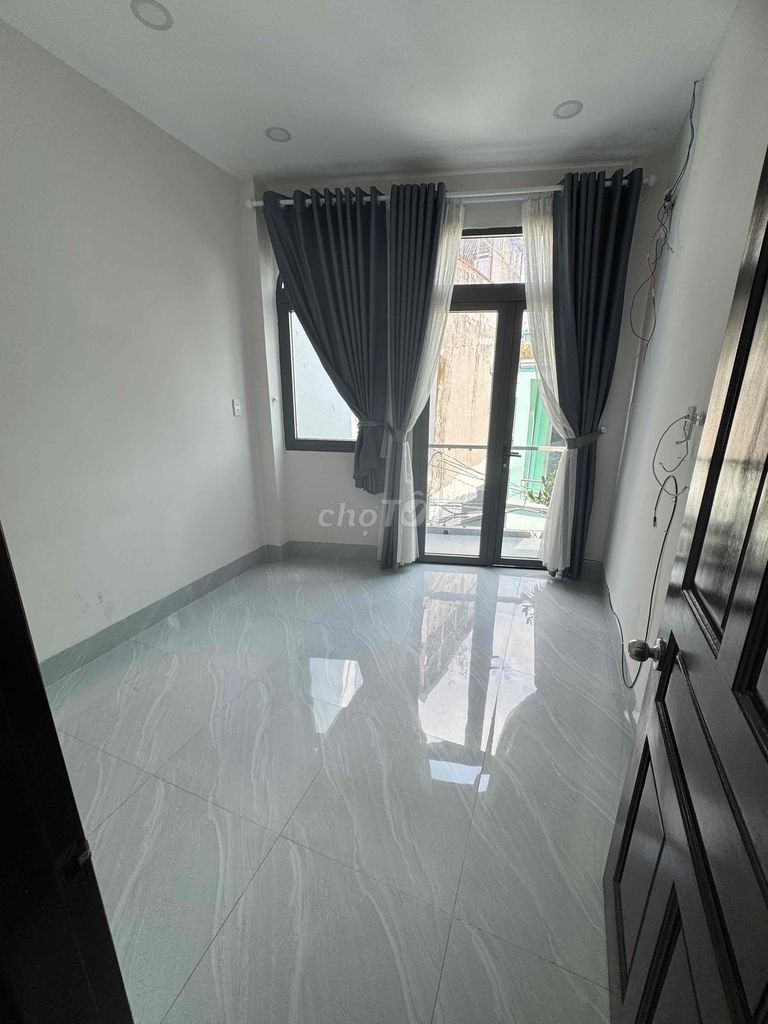 Fresh roads east of the circus - 3 x 11 M - 2 floors - 3 bedroom - 3 3 toilets
