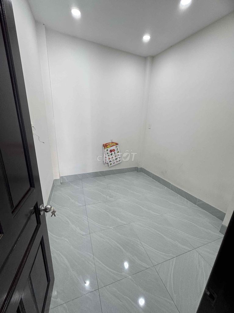 Fresh roads east of the circus - 3 x 11 M - 2 floors - 3 bedroom - 3 3 toilets