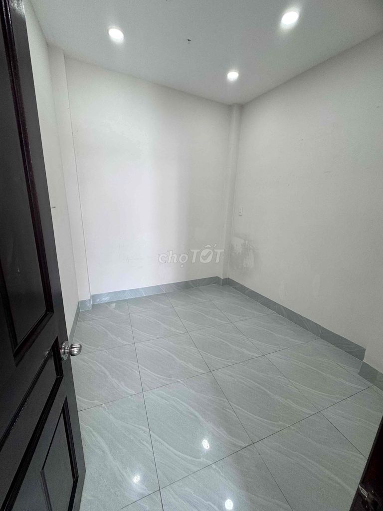 Fresh roads east of the circus - 3 x 11 M - 2 floors - 3 bedroom - 3 3 toilets