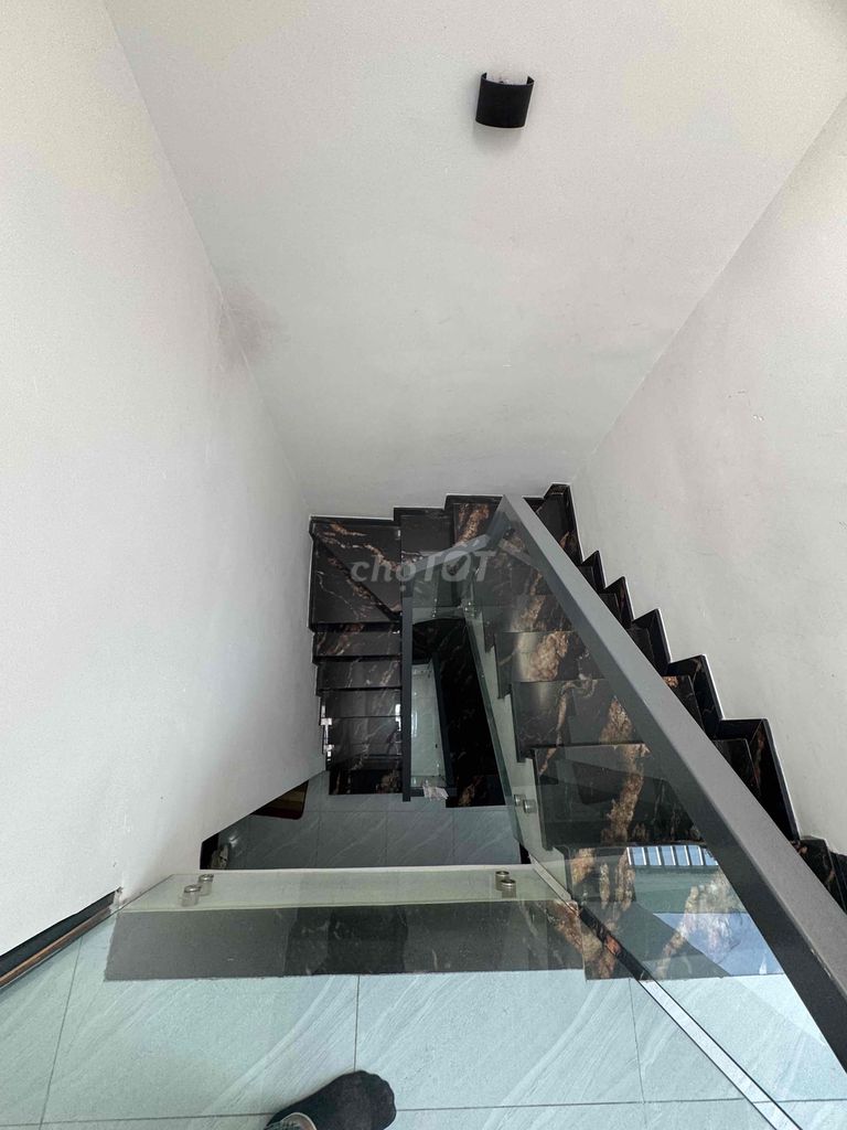 Fresh roads east of the circus - 3 x 11 M - 2 floors - 3 bedroom - 3 3 toilets
