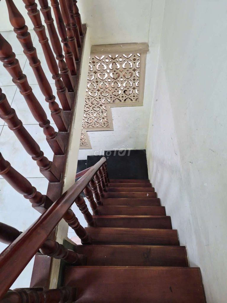 The little house is clean and secure, for long-term rent.