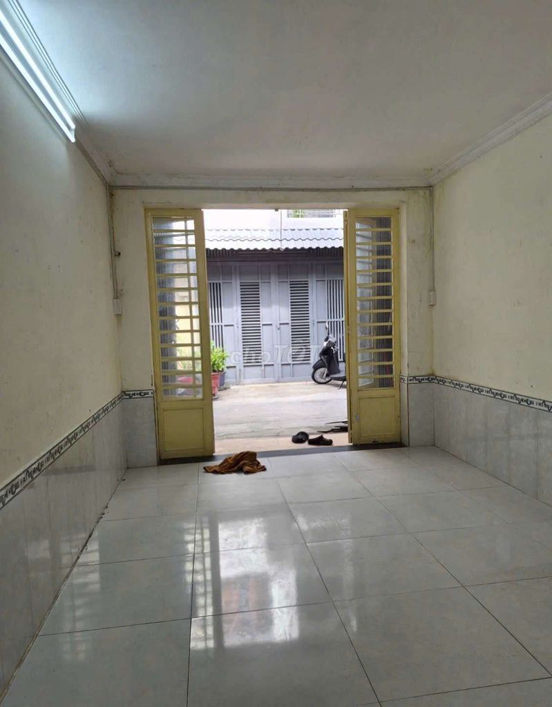 The little house is clean and secure, for long-term rent.