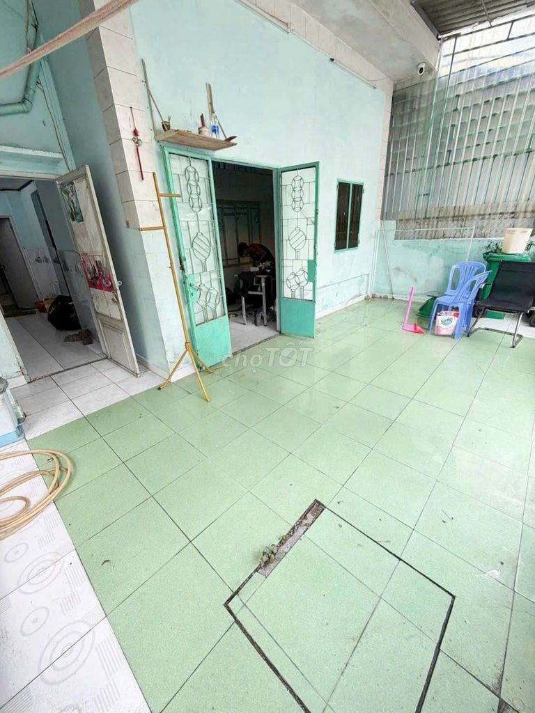 Hoàng Ngọc Phách. (in the market at 1818. Tân Phú. ( Bedroom, bathroom). area used 100 m2