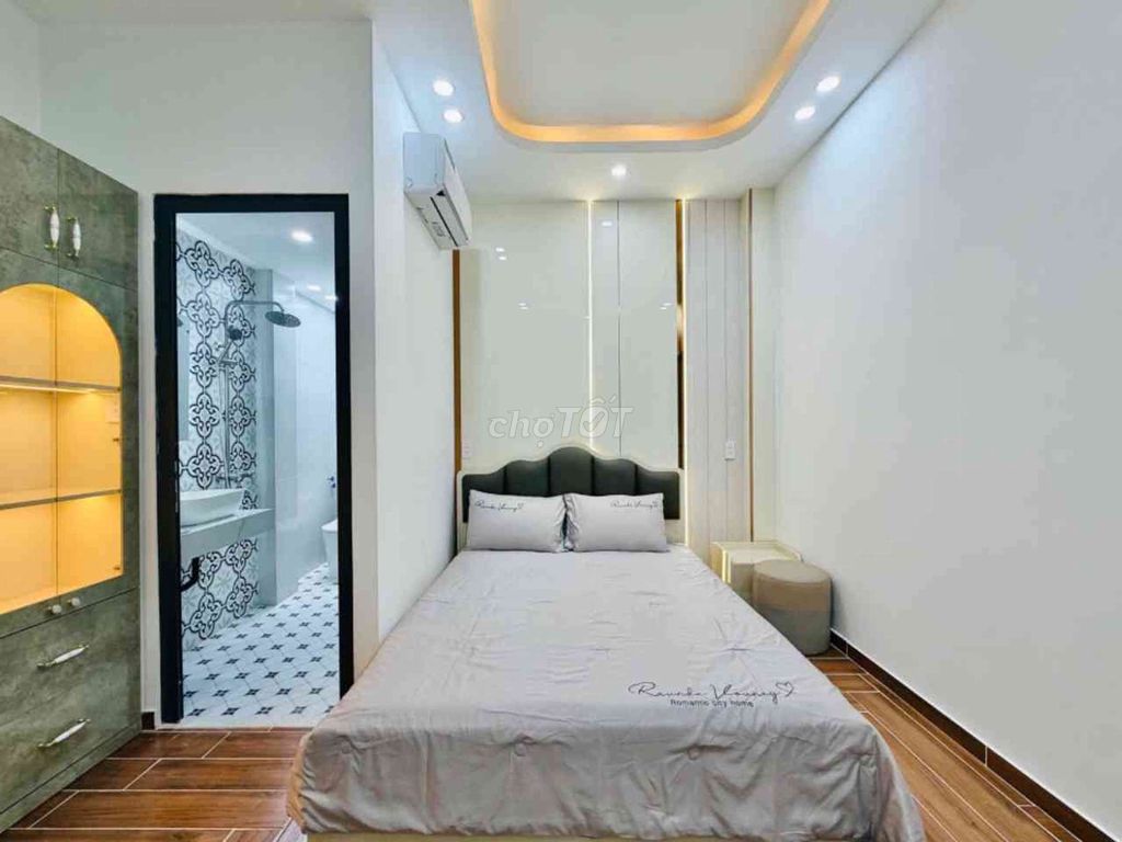 Right across from tsn airport -- 7 million-65 M2-2 bedroom-full interior-kill college hiflit
