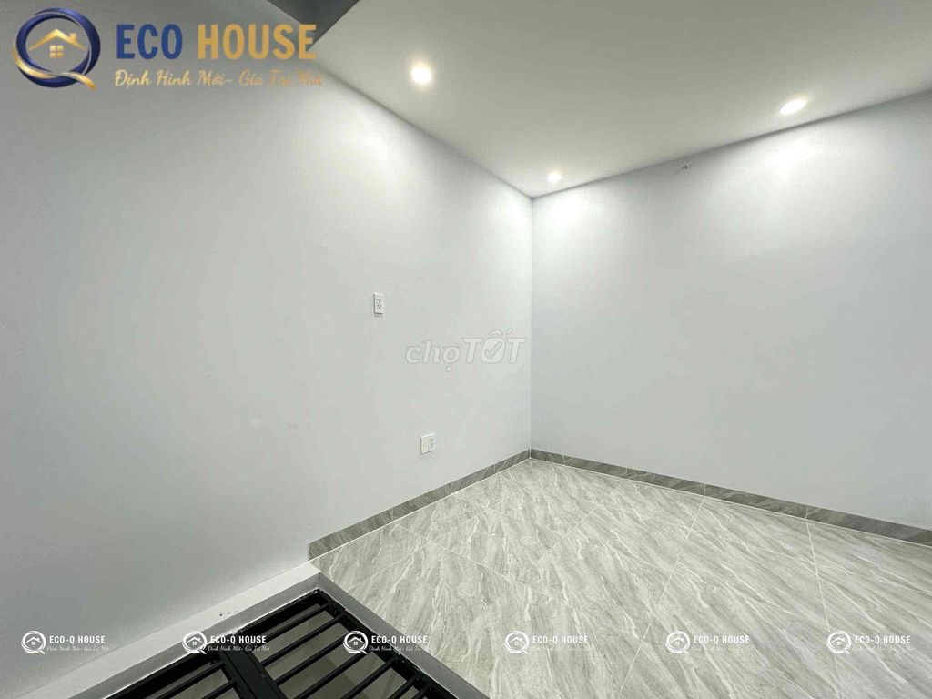 A cheap studio room for students and staff at 1.