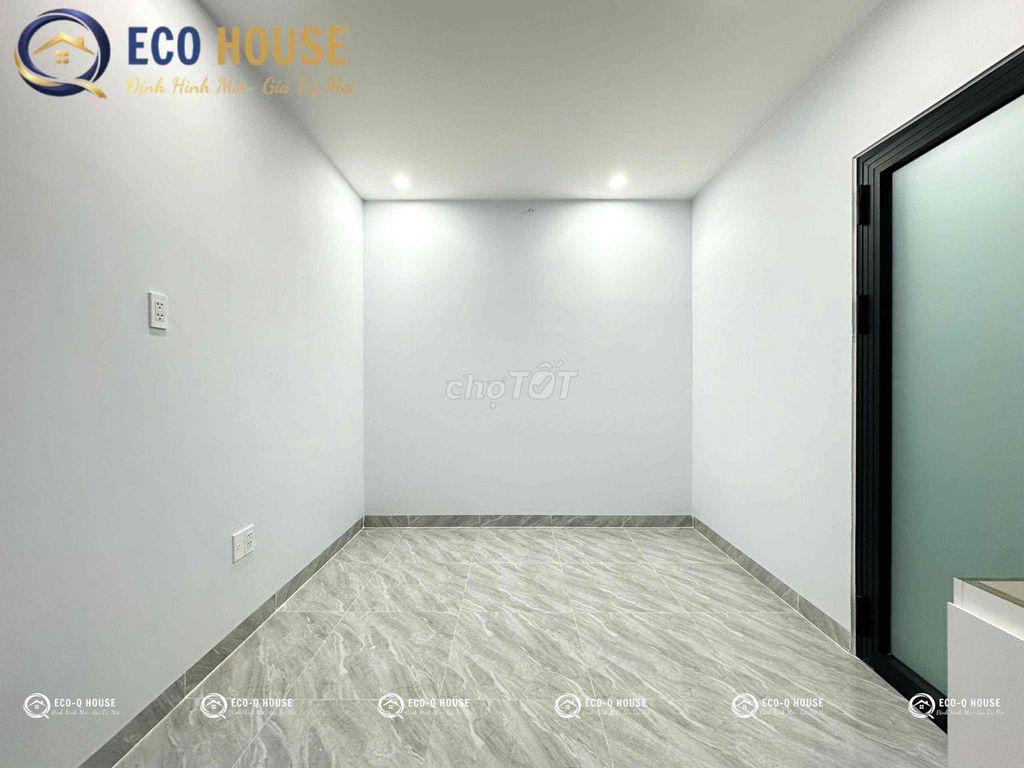 A cheap studio room for students and staff at 1.