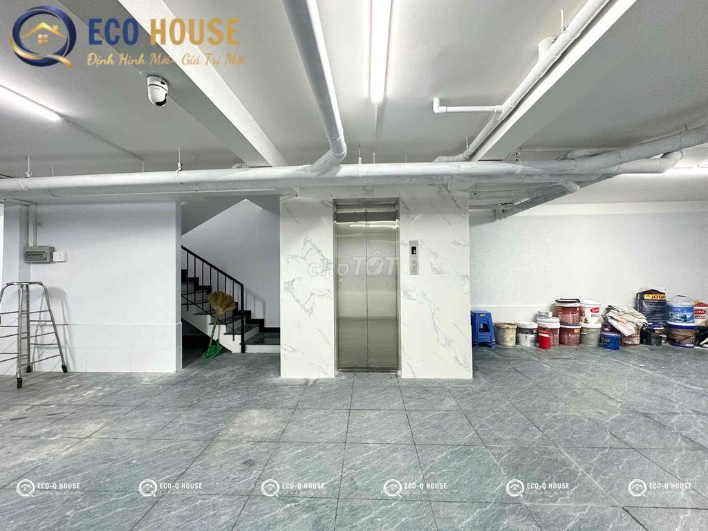 A cheap studio room for students and staff at 1.