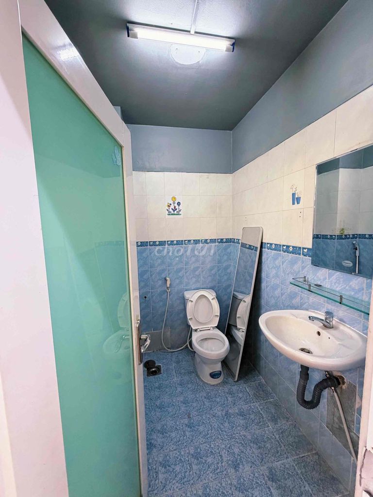 A room full of furniture 35 M2 one bedroom one guard - a cool open window - millions
