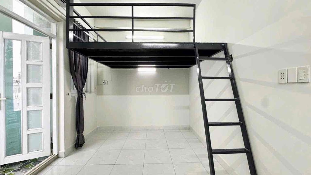 It's the owner who rents rooms right here at the Polykao Market, without limiting the Ins.
