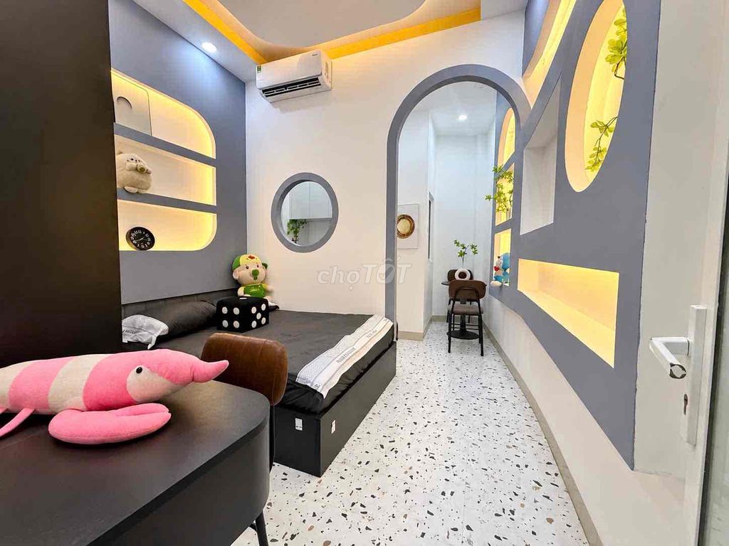 New Tân Bình bedroom, Ni Sư Huỳnh Liên. It's like video.
