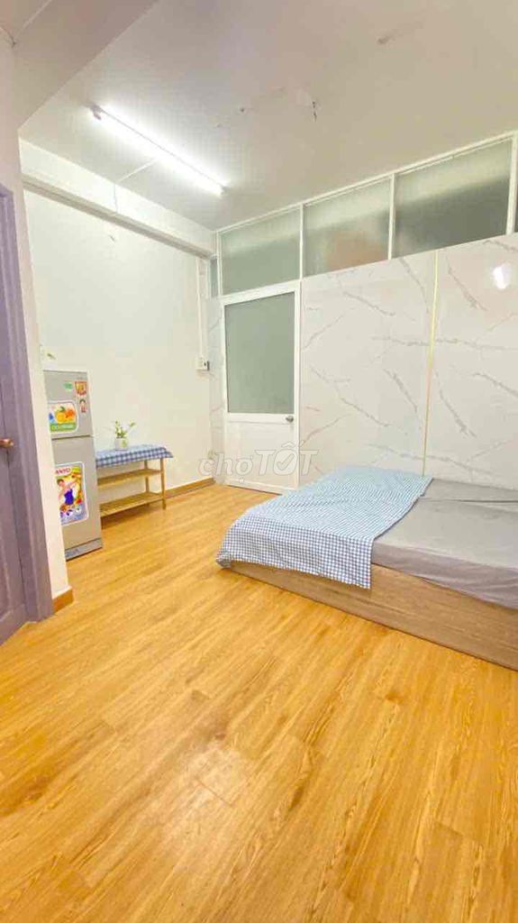 The studio is full of real estate right here in the cheap Bình Thạnh green.