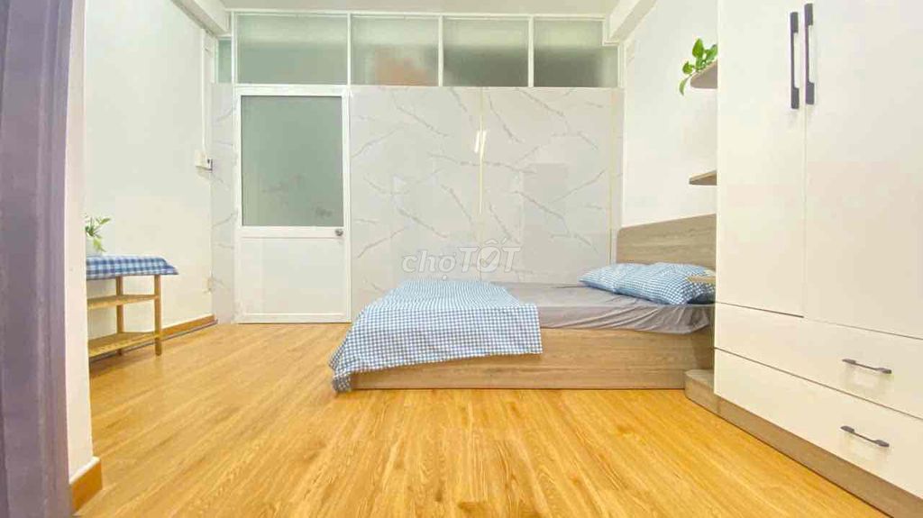 The studio is full of real estate right here in the cheap Bình Thạnh green.
