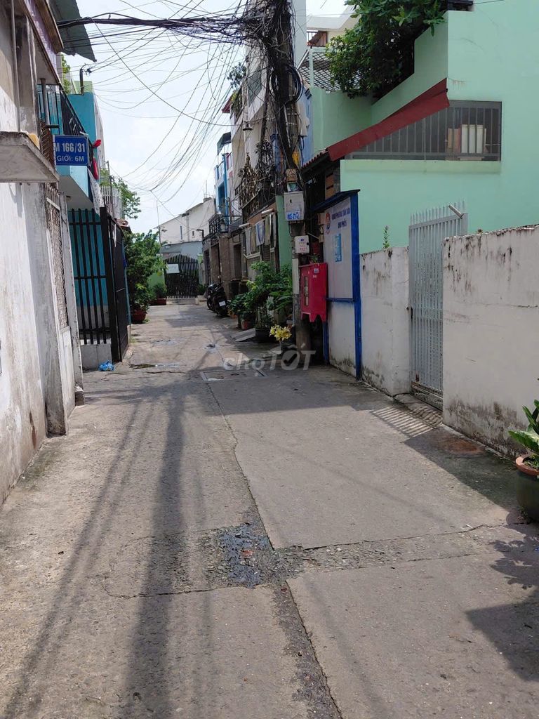 Rent house near the Town College, clean as in 4.012.