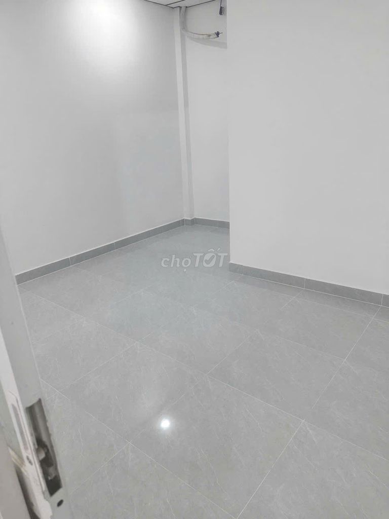 Rent house near the Town College, clean as in 4.012.