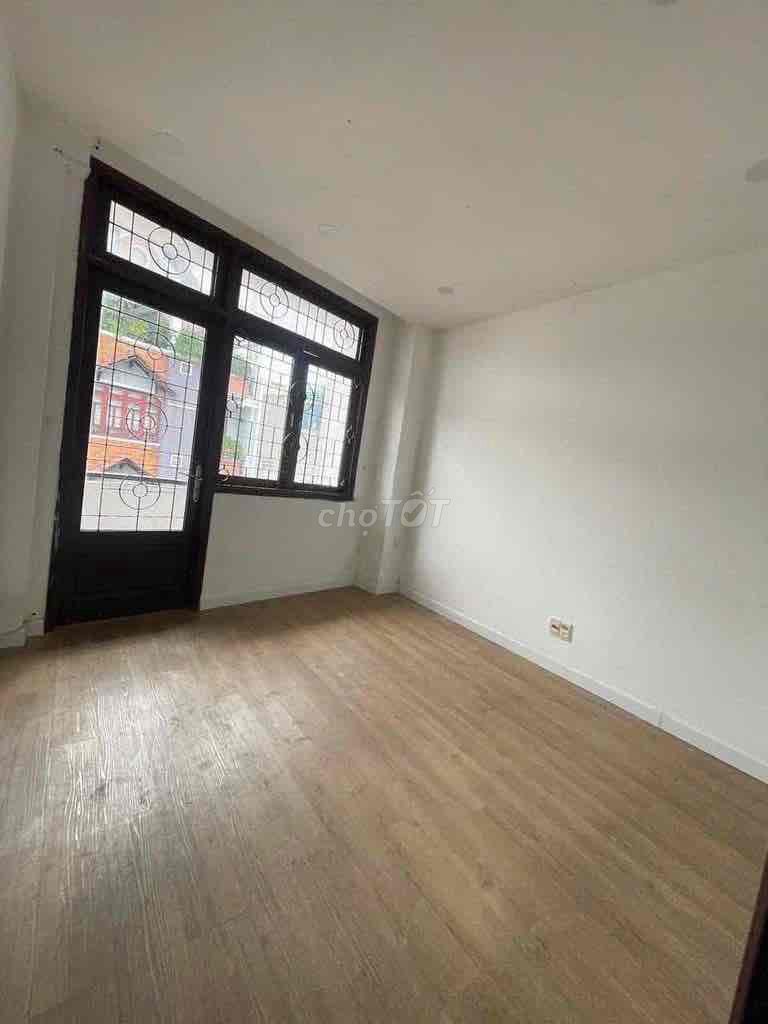 Rent Trần Minh Quyền Cash House District 1042 m2 5th floor bedroom - 28 million