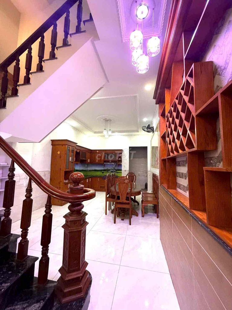 4 x25 meters 4 4th floor bedroom 5 toilets 7 meters alleys suitable to stay and do vp