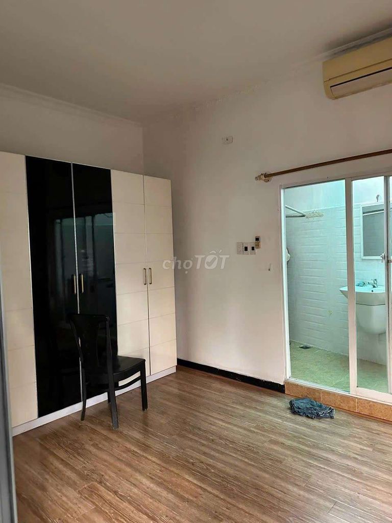 Rent a Thống Nhất 4-0 x15 front house in the Bb