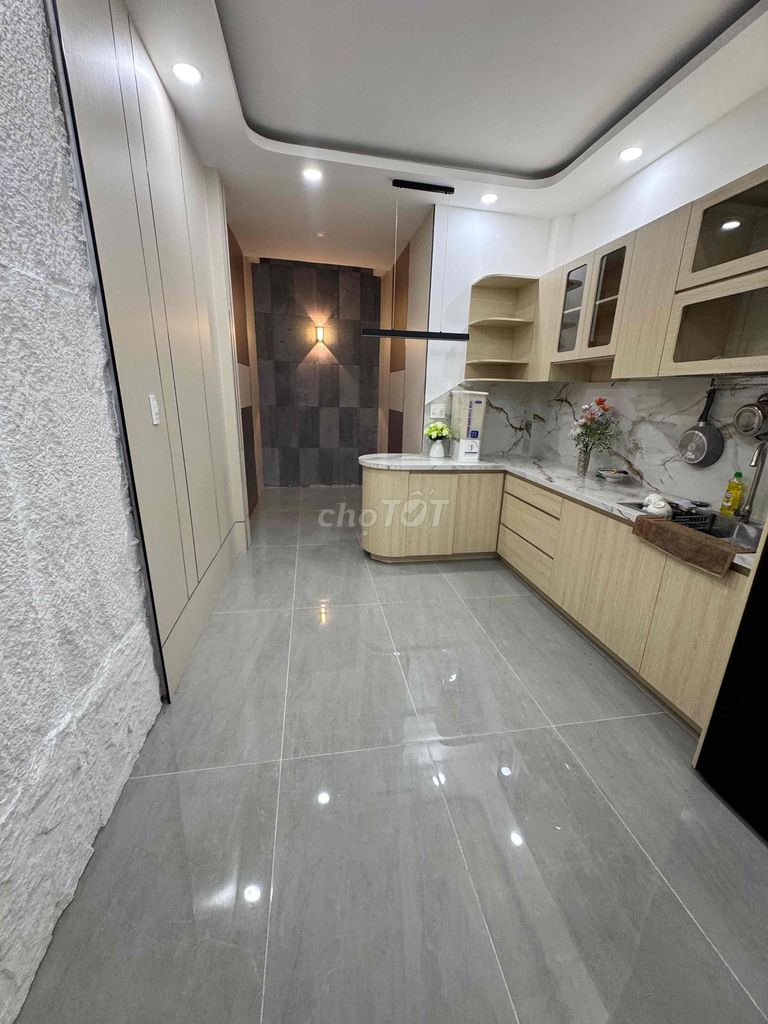 The new front house in Lò Gốm is already in the bedroom.