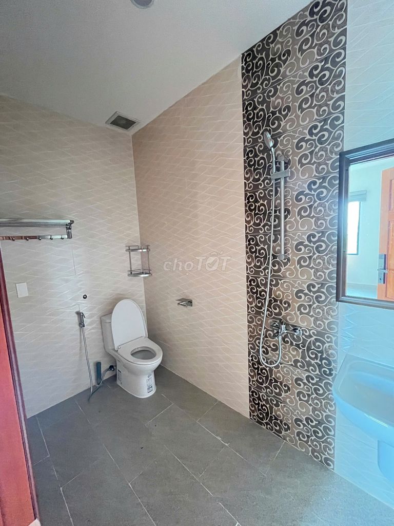 Rent a service apartment for 5 million.