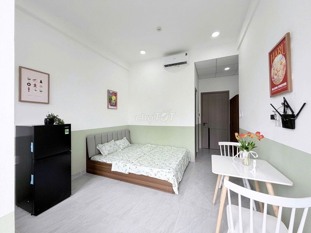 It's the owner who rents a nice Phan Bá Vành apartment - cool private bandol