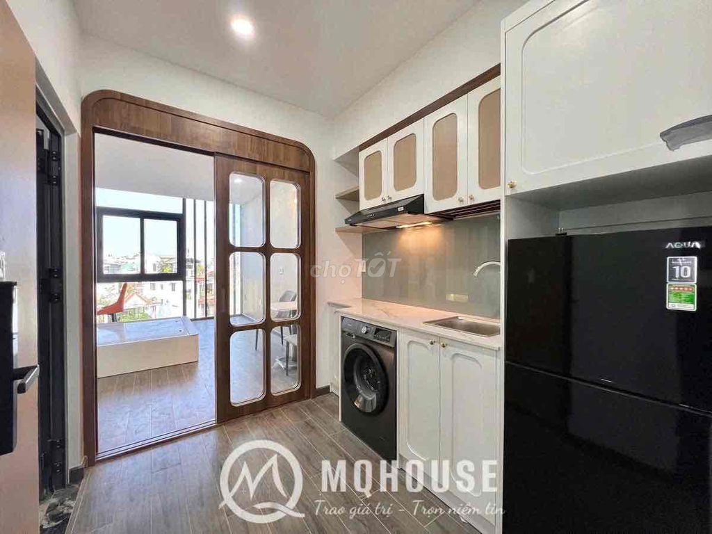 renting apartment full of open-air windows view city