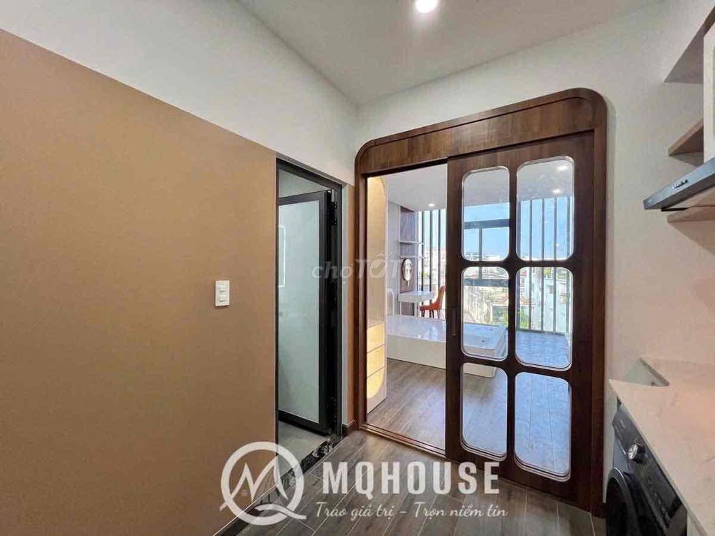 renting apartment full of open-air windows view city