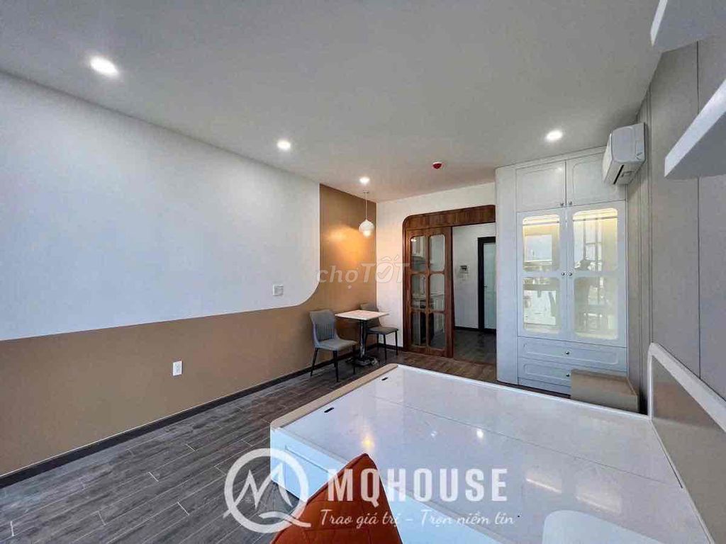 renting apartment full of open-air windows view city