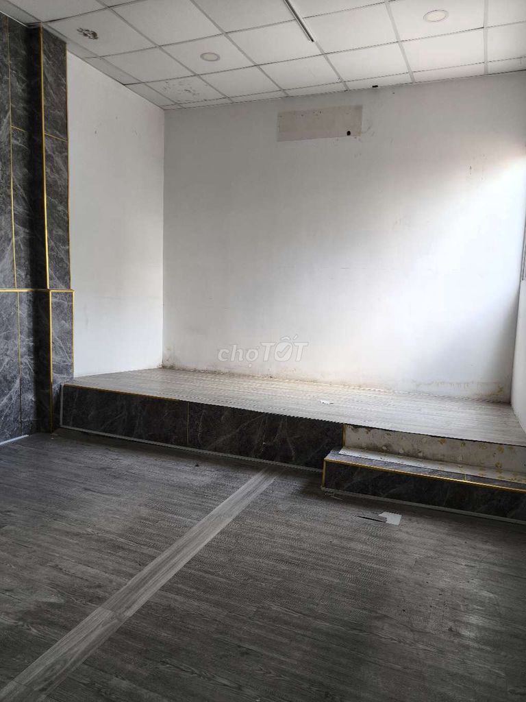 Rent the Front of Leaves. District 5 near Chen Funky 4 rooms